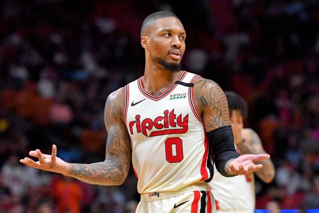 NBA官方发布视频：年幼库里身着米勒球衣在场上奔跑